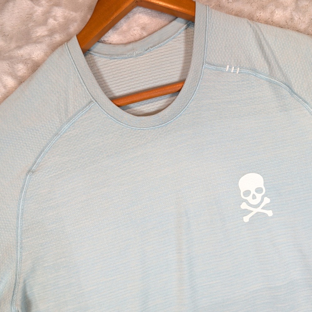 Lululemon Metal Vent Tech Short Sleeve Mens M Blue Skull Graphic Gym Shirt